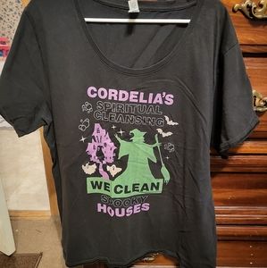 Black scoop neck tee